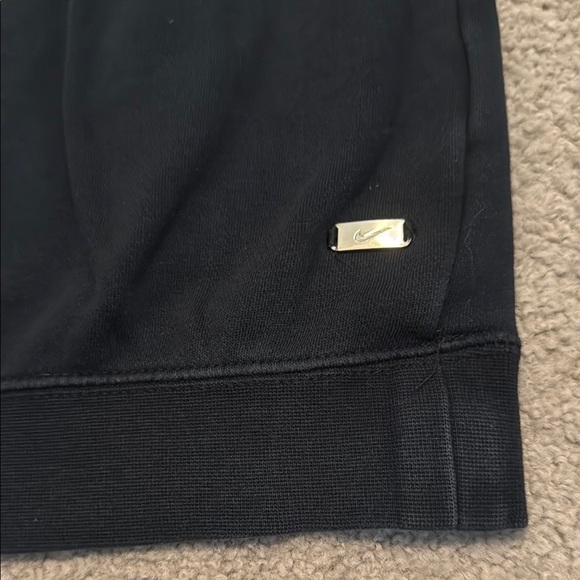 Nike Black Crewneck Sweatshirt Minimalist Design - Picture 4 of 7